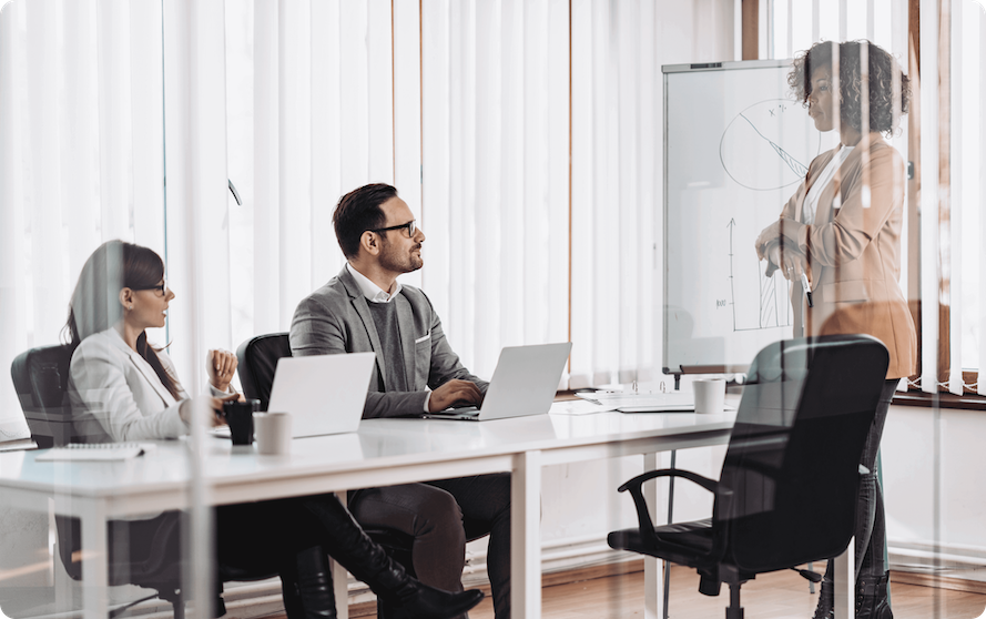Lavoratori d'ufficio felici.
